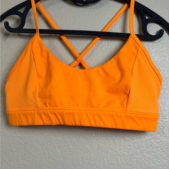 ALO Yoga No Limit Orange Sports Bra with Cross-Back Design. Adjustable Straps - Picture 3 of 12